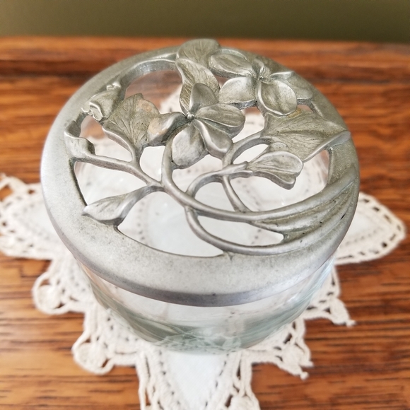 Vintage Elegant 1990s Floral Pewter Boudoir Glass Powder Jar - Picture 12 of 15